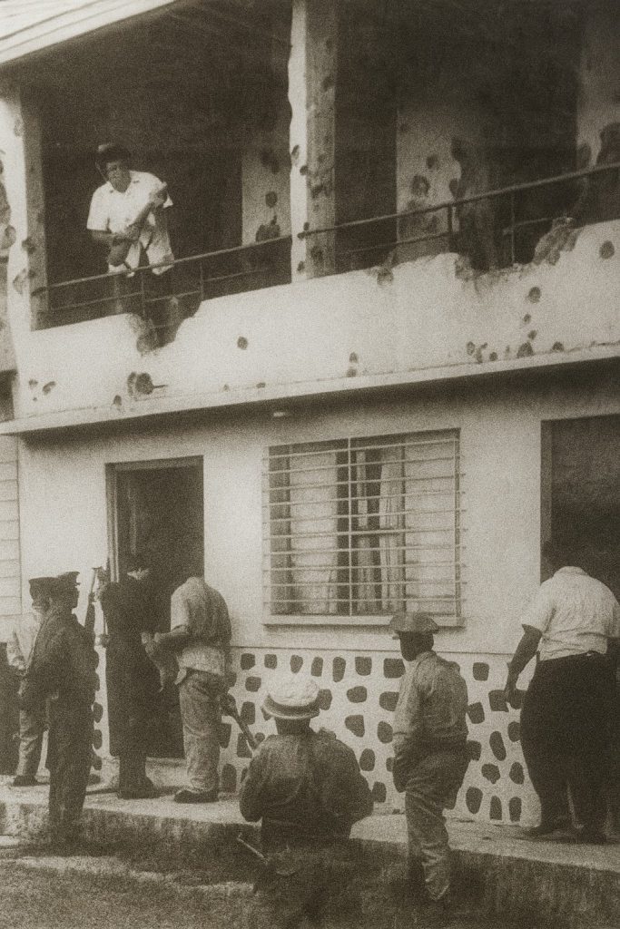 Casa de Julio Buitrago, acribillada por la guardia somocista (foto restaurada con IA)