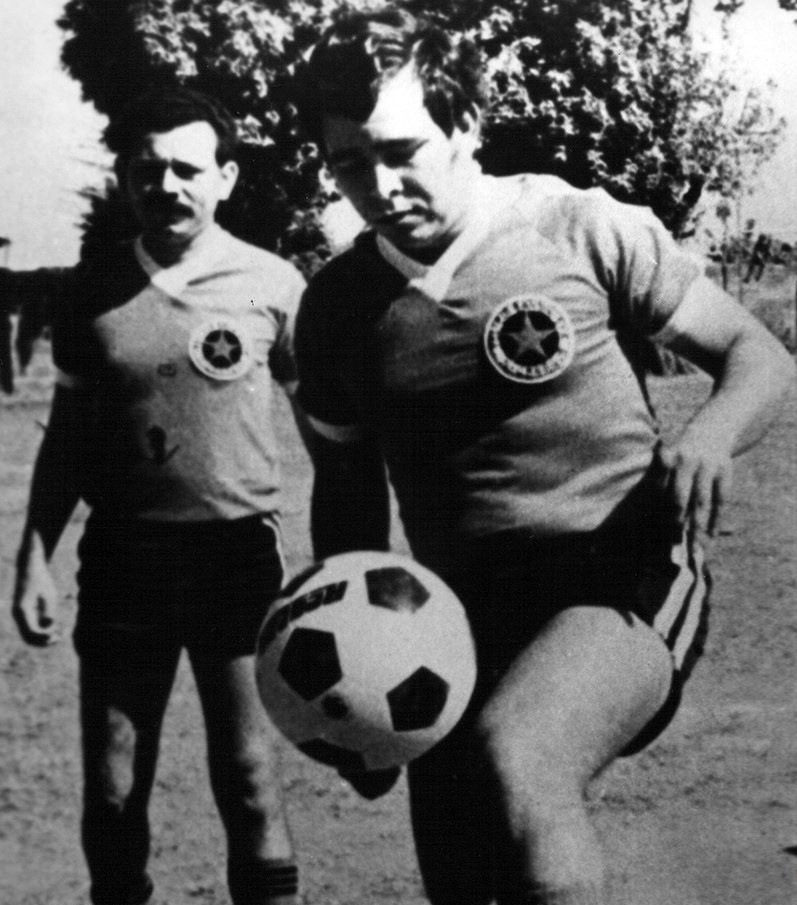 Comandante Walter Ferretti, apasionado del fútbol